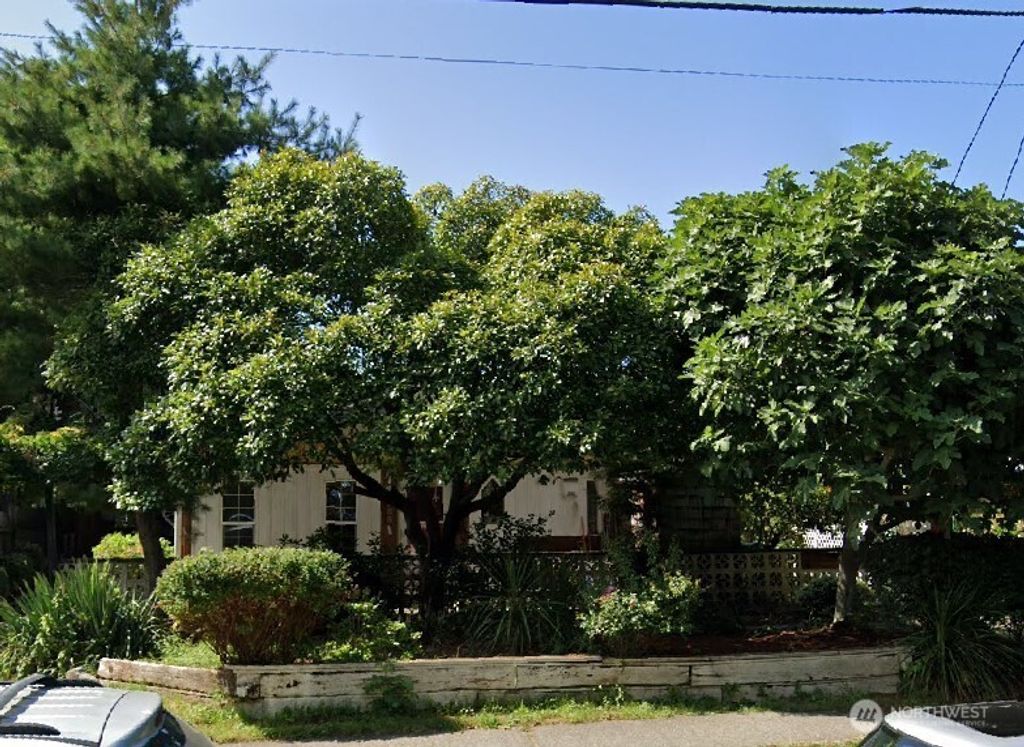 Photo of 9533 Ashworth Avenue N, Seattle, WA 98103 (MLS # 2439776)