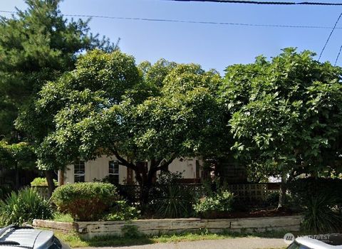 Photo of 9533 Ashworth Avenue N, Seattle, WA 98103 (MLS # 2439776)