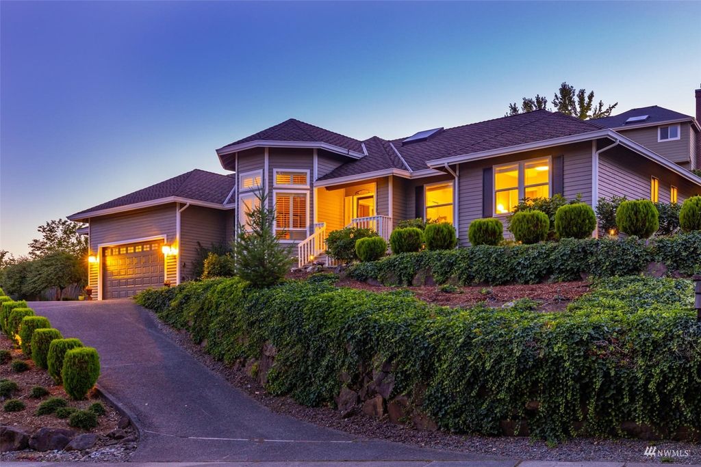 Photo of 8229 128th Avenue SE, Newcastle, WA 98056 (MLS # 1993860)