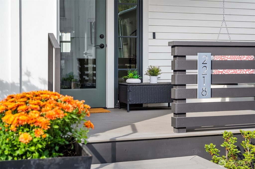 Photo of 2218 NE 125th Street, Seattle, WA 98125 (MLS # 2586479)