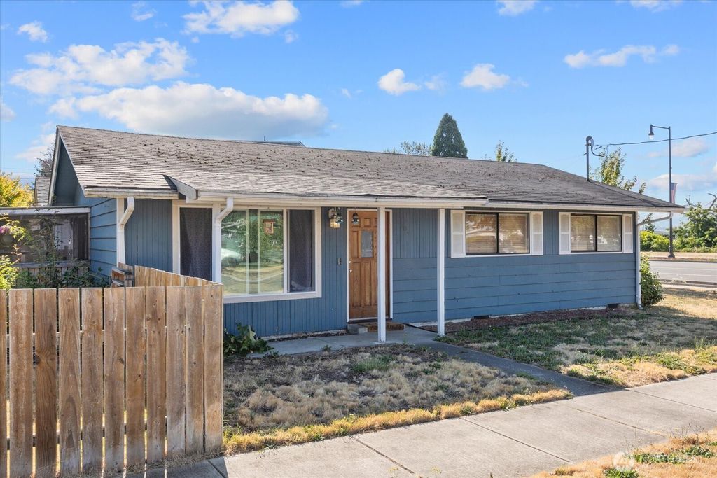 Photo of 104 Columbia Avenue, Marysville, WA 98270 (MLS # 2414557)