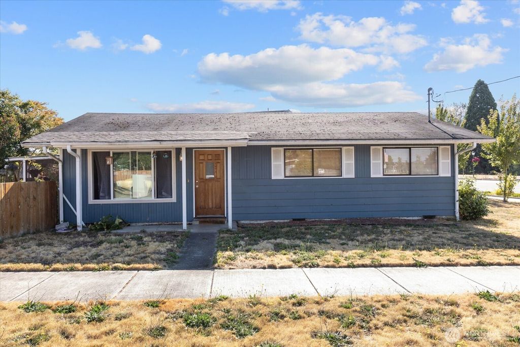 Photo of 104 Columbia Avenue, Marysville, WA 98270 (MLS # 2414557)