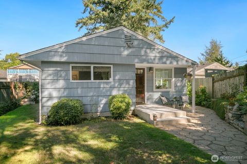 Photo of 846 S Trenton Street, Seattle, WA 98108 (MLS # 2437609)