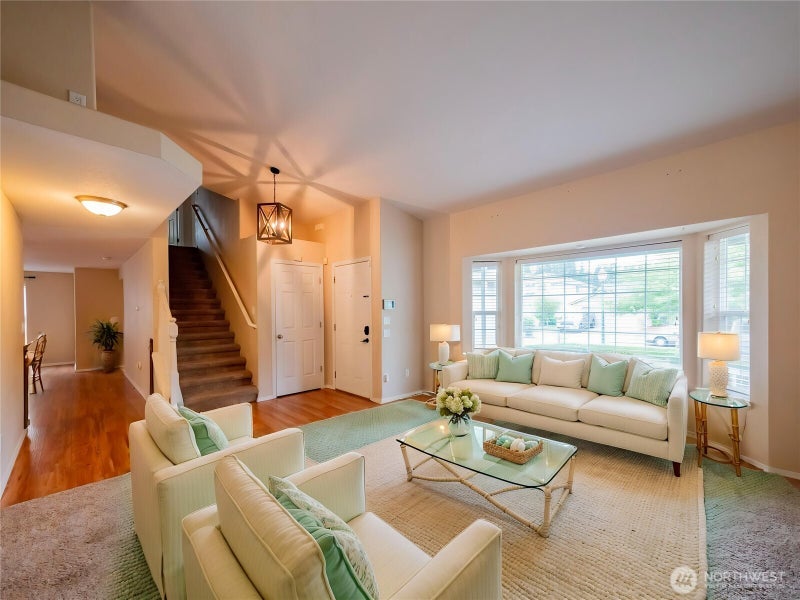 4932 SISKIYOU Loop SE