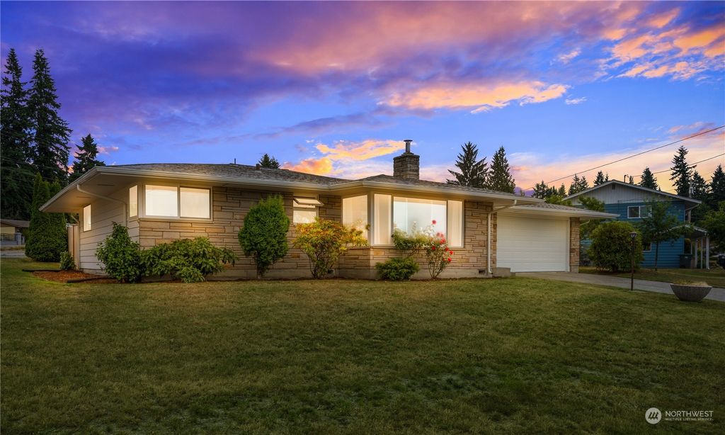Photo of 5501 Sunset Lane, Everett, WA 98203 (MLS # 2137274)