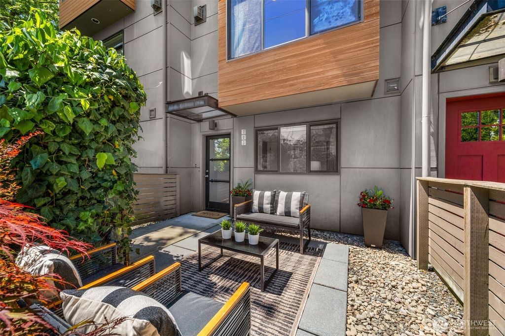 Photo of 203 20th Avenue E, Seattle, WA 98112 (MLS # 2389720)