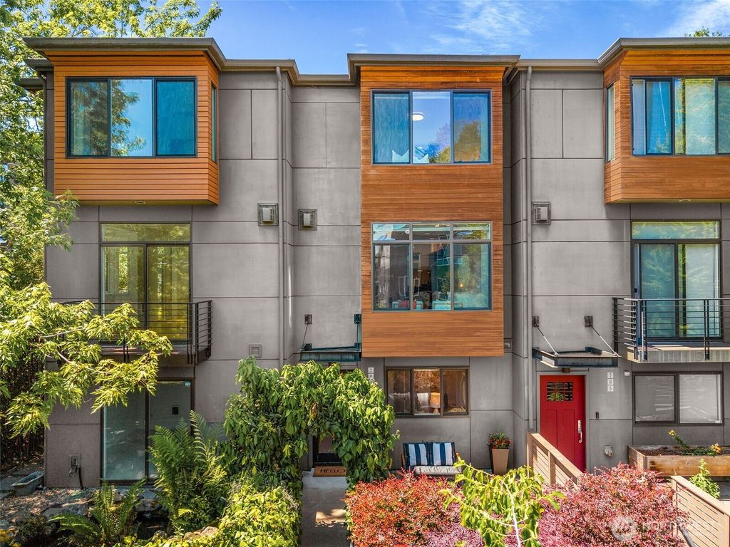 Photo of 203 20th Avenue E, Seattle, WA 98112 (MLS # 2389720)