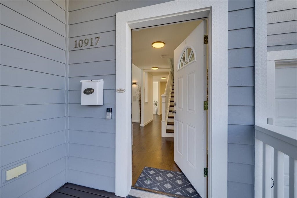 Photo of 10917 28th Avenue SW, Seattle, WA 98146 (MLS # 2597299)