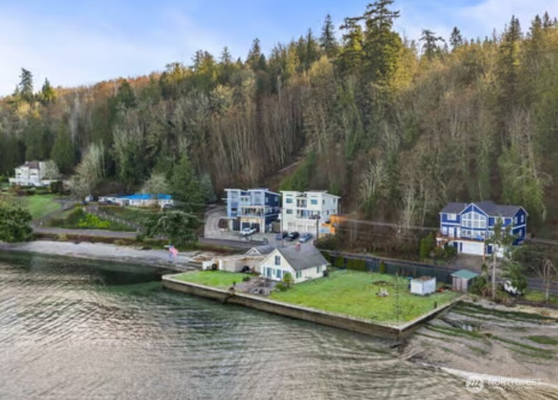 30 Beach Drive E