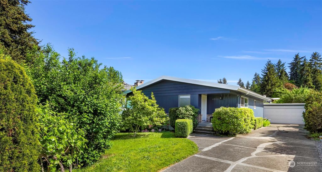 Photo of 4013 NE 95th Street, Seattle, WA 98115 (MLS # 2244070)