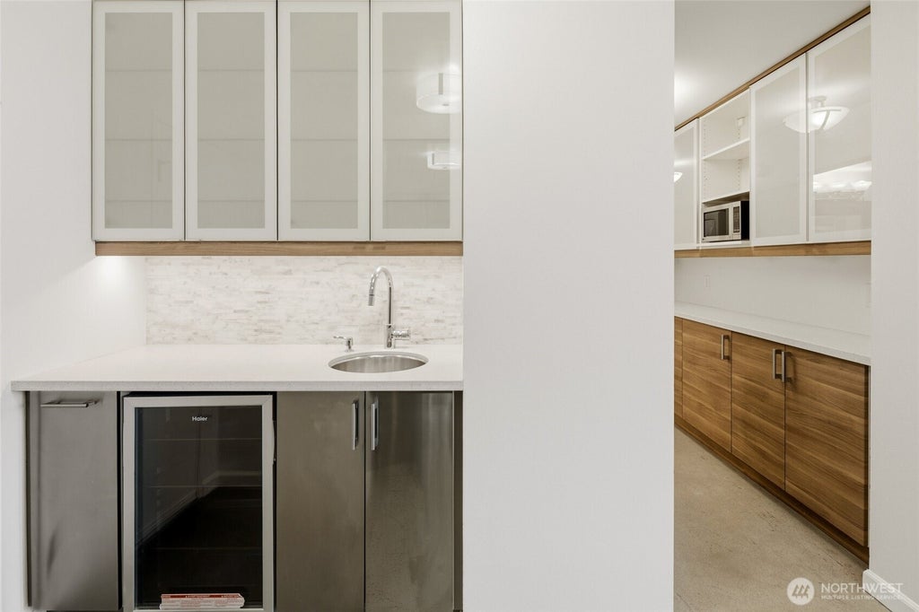 Photo of 2100 3rd Avenue #602, Seattle, WA 98121 (MLS # 2575210)