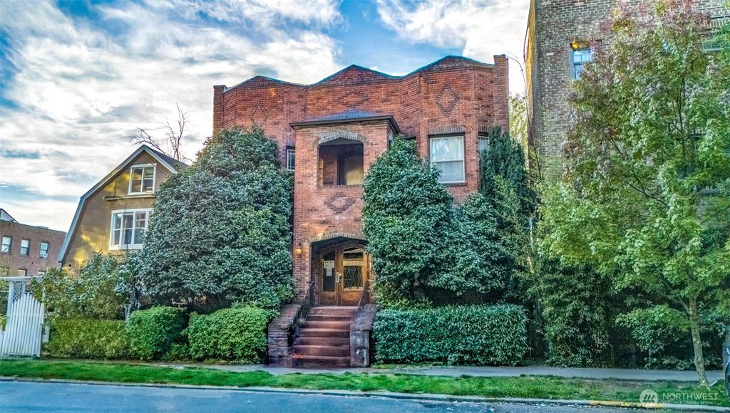 Photo of 219 Belmont Avenue E, Seattle, WA 98102 (MLS # 2416448)