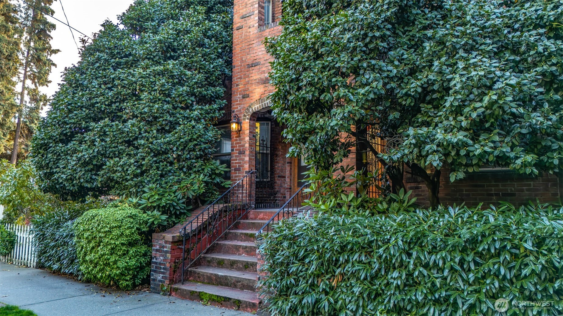 219 Belmont Avenue E