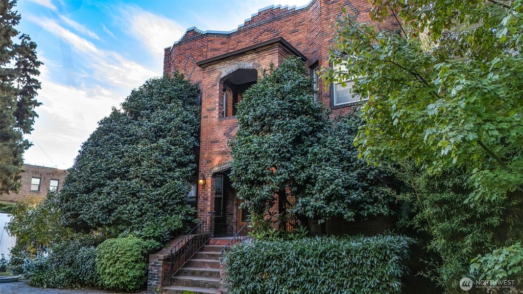 Photo of 219 Belmont Avenue E, Seattle, WA 98102 (MLS # 2416448)