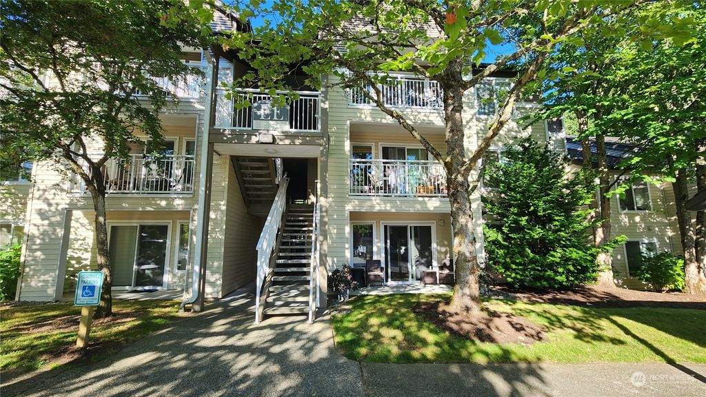 Photo of 12303 Harbour Pointe Blvd Blvd #EE104, Mukilteo, WA 98275 (MLS # 2267693)