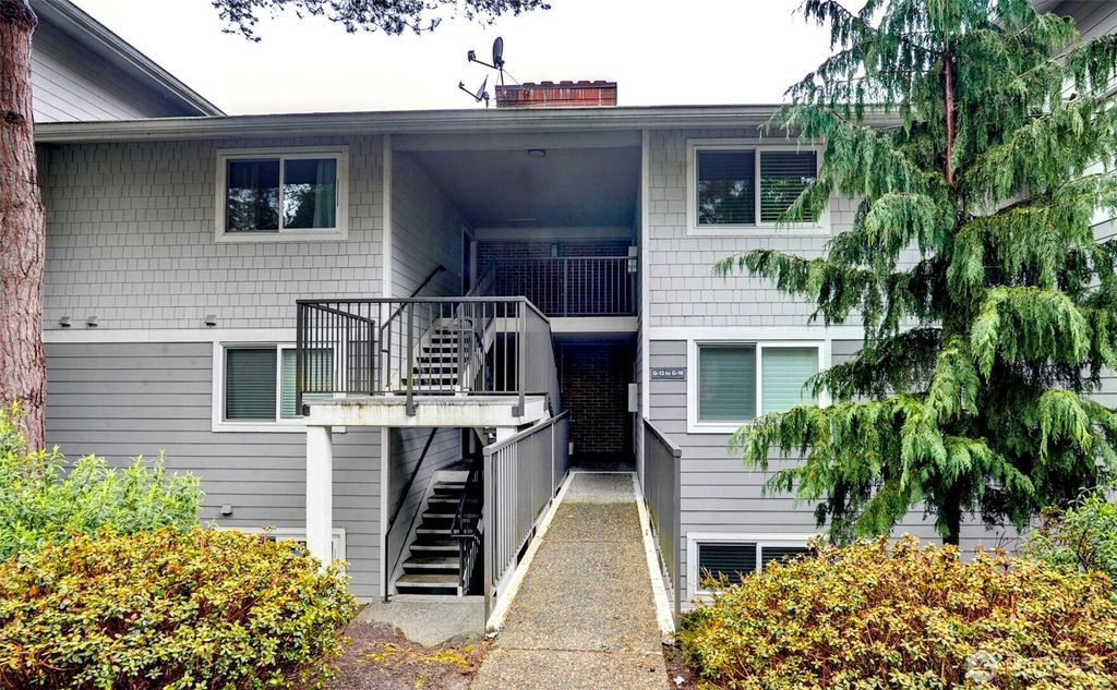 Photo of 15214 NE 8th Street #G18, Bellevue, WA 98007 (MLS # 2490840)