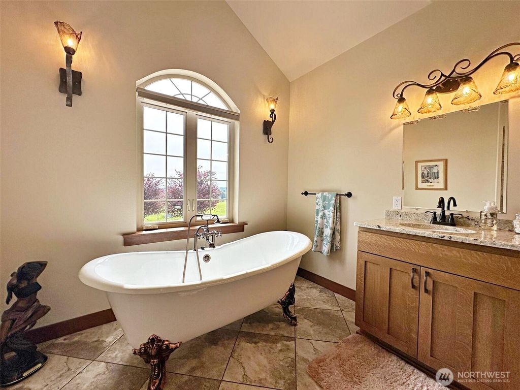 listing image 9361793199970468810