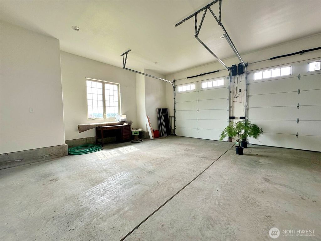 listing image 9364576646911403783