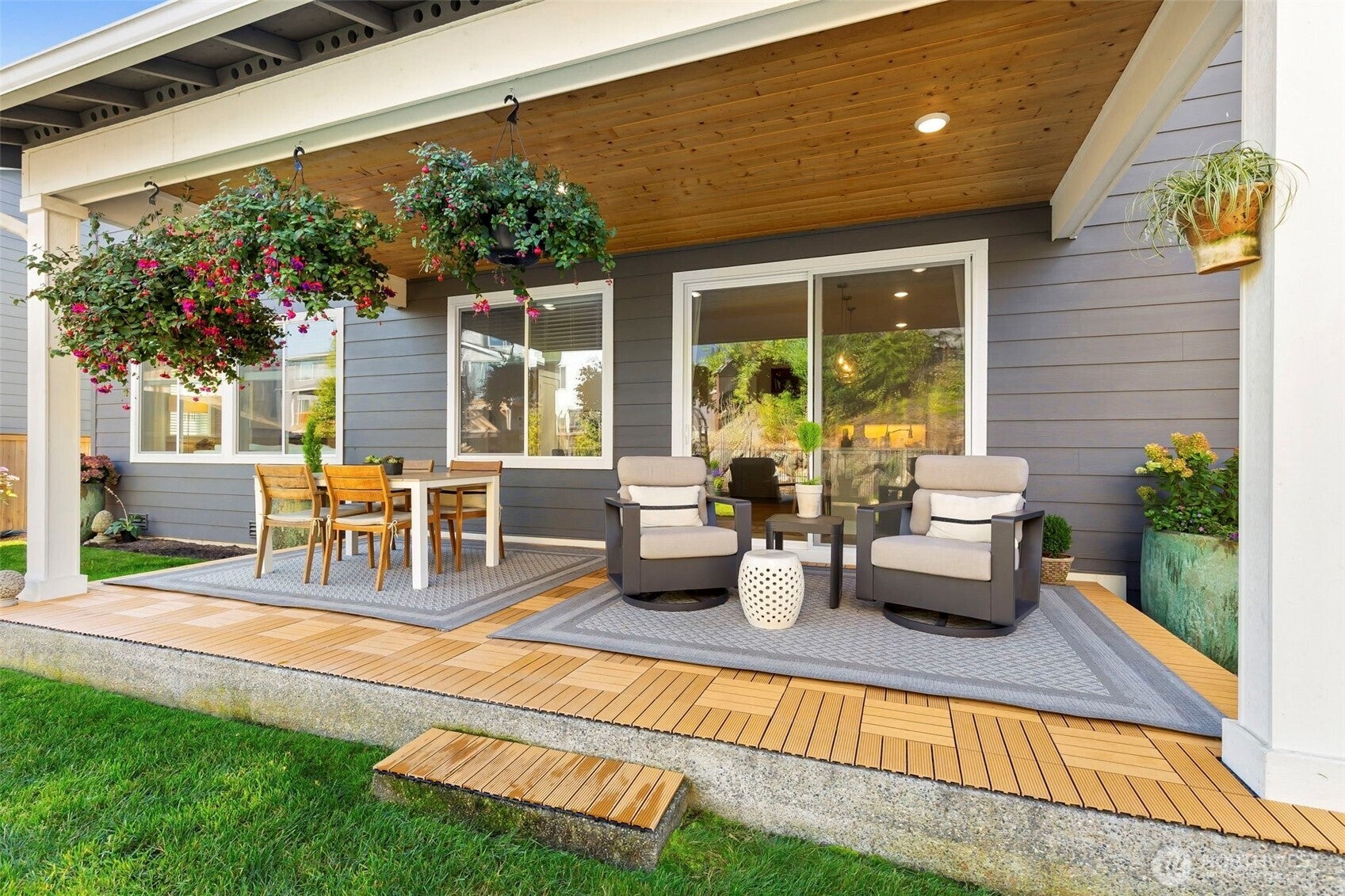 2432 NE Waterlily Way
