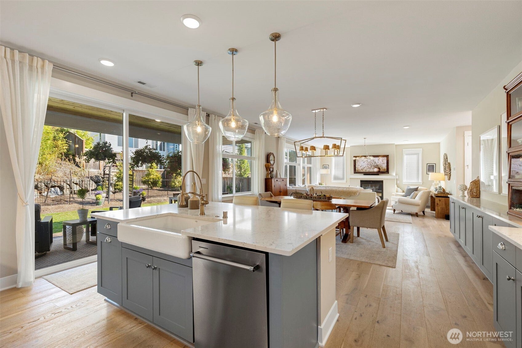 2432 NE Waterlily Way