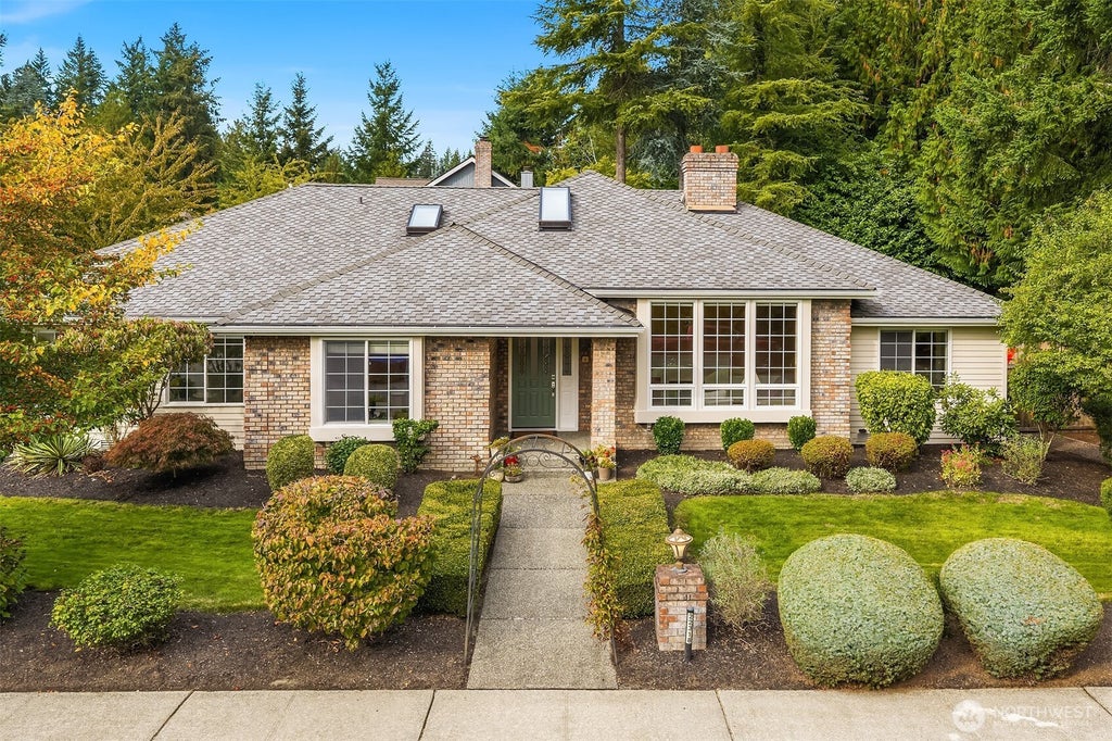 Photo of 22318 NE 22nd Street, Sammamish, WA 98074 (MLS # 2588577)