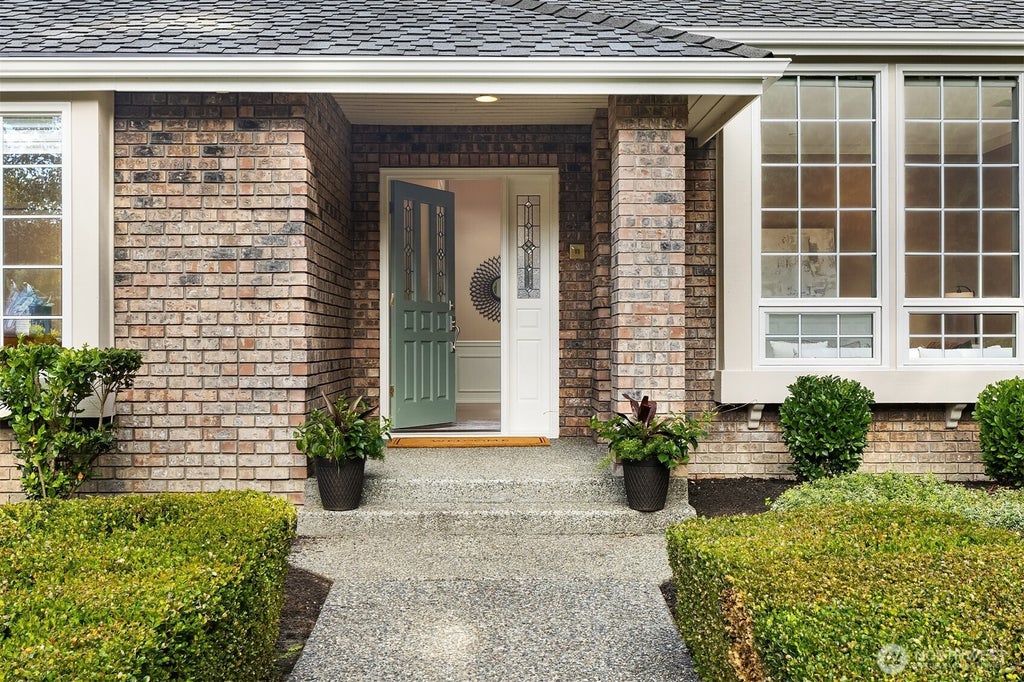 Photo of 22318 NE 22nd Street, Sammamish, WA 98074 (MLS # 2588577)