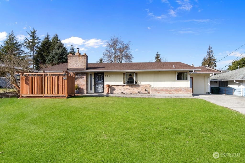 Photo of 5214 W Highland Road, Everett, WA 98203 (MLS # 2047020)