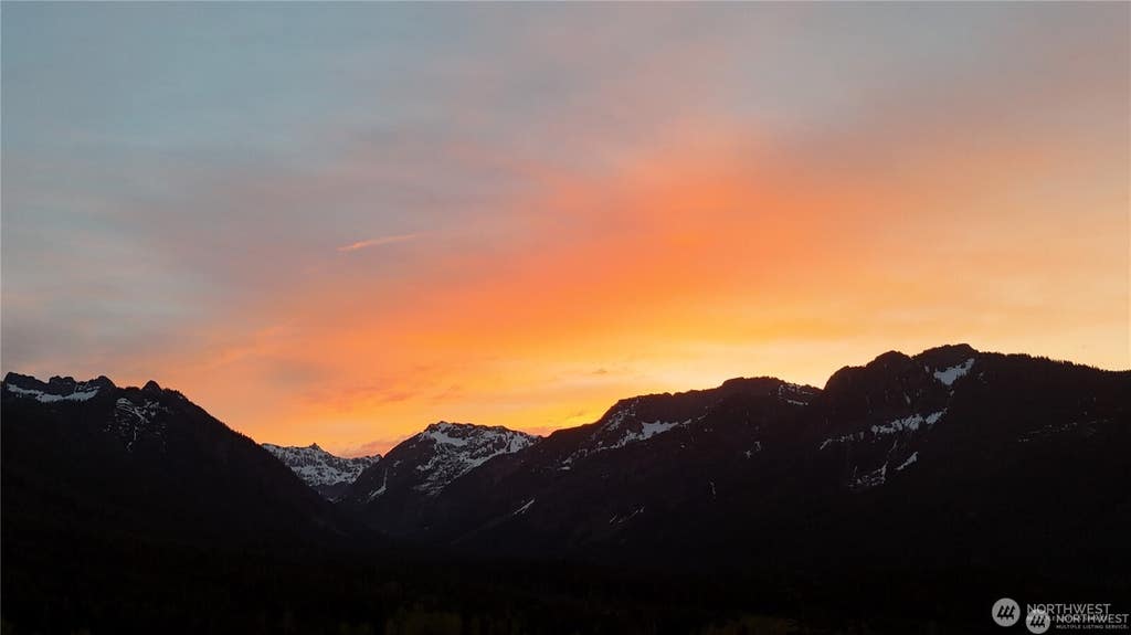 Photo of 181 Innsbruck Drive, Snoqualmie Pass, WA 98068 (MLS # 2562776)