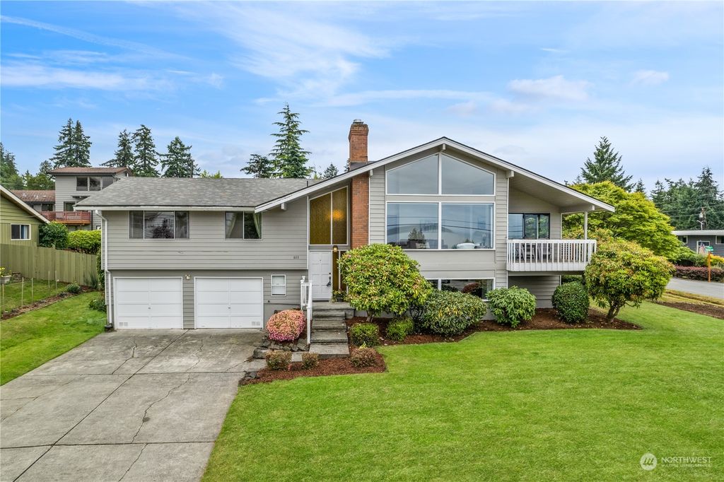 Photo of 803 9th Street, Mukilteo, WA 98275 (MLS # 2127412)
