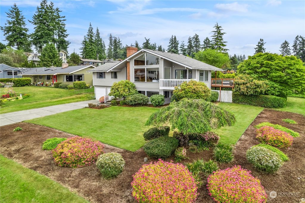 Photo of 803 9th Street, Mukilteo, WA 98275 (MLS # 2127412)