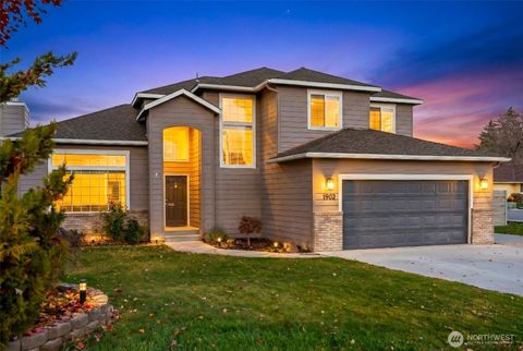 Photo of 1902 Hideaway Place, Wenatchee, WA 98801 (MLS # 2458826)