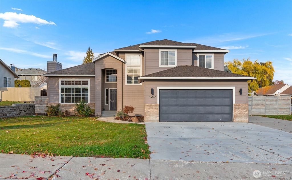 Photo of 1902 Hideaway Place, Wenatchee, WA 98801 (MLS # 2458826)