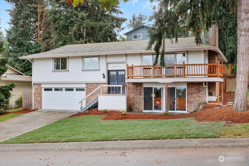 Photo of 3907 SW 328th Street, Federal Way, WA 98023 (MLS # 2314006)
