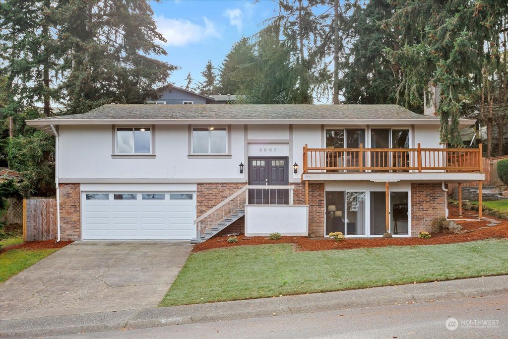 Photo of 3907 SW 328th Street, Federal Way, WA 98023 (MLS # 2314006)