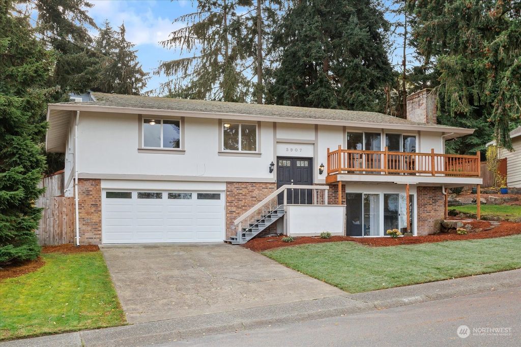 Photo of 3907 SW 328th Street, Federal Way, WA 98023 (MLS # 2314006)