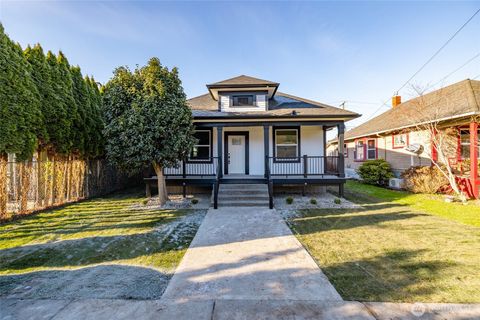 Photo of 1131 S 6th Street, Mount Vernon, WA 98273 (MLS # 2472018)