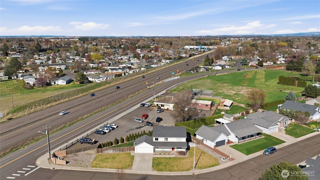 Photo of 1705 SE Market Street, College Place, WA 99324 (MLS # 2500229)