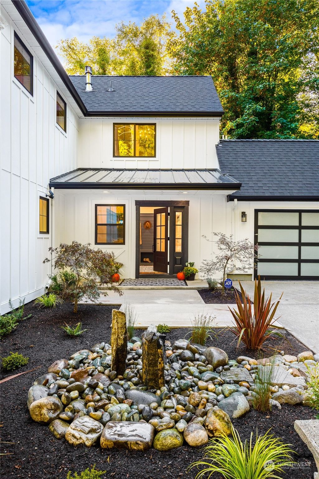 Photo of 11303 207th Avenue SE, Issaquah, WA 98027 (MLS # 2153060)