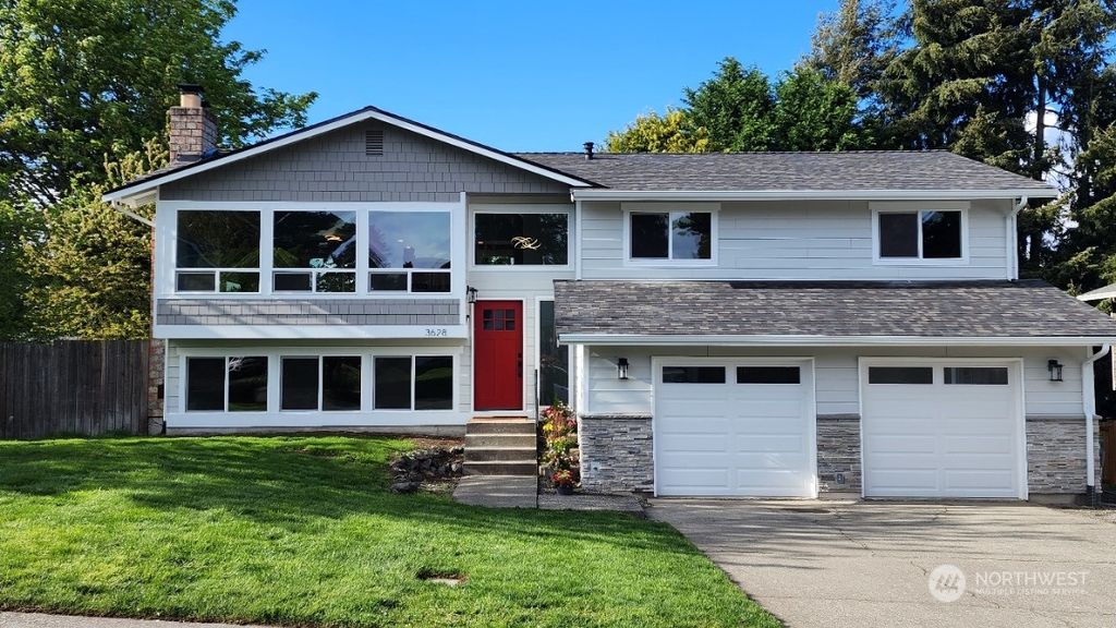 Photo of 3628 SW 331st Place, Federal Way, WA 98023 (MLS # 2234602)