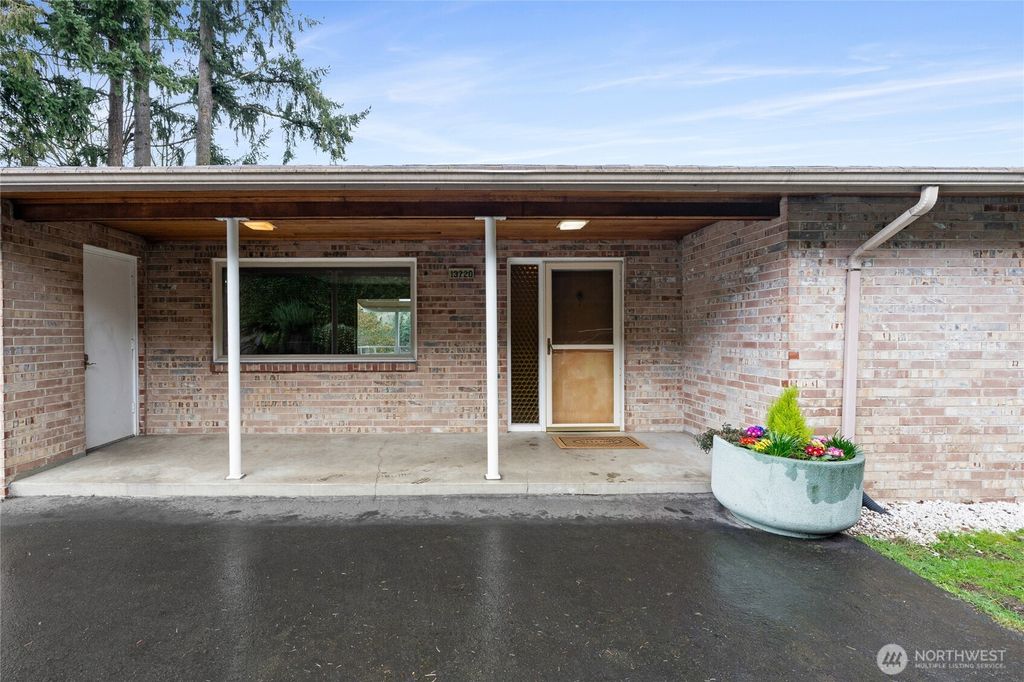 Photo of 13720 56th Avenue S, Tukwila, WA 98168 (MLS # 2481584)