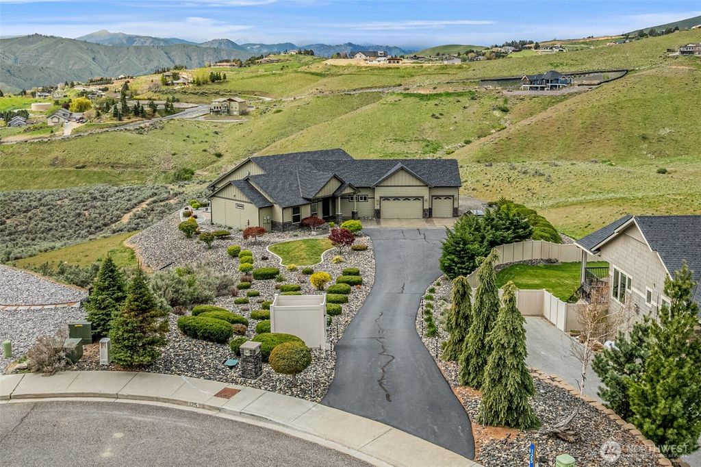 Photo of 125 E Mountain Brook Lane, Wenatchee, WA 98801 (MLS # 2503950)