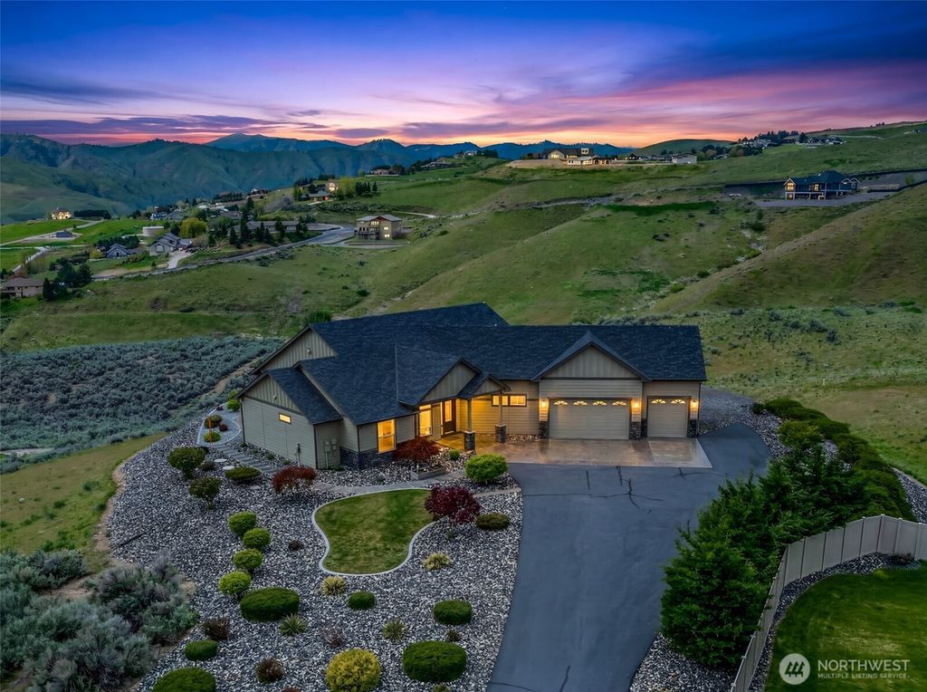 Photo of 125 E Mountain Brook Lane, Wenatchee, WA 98801 (MLS # 2503950)