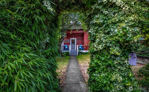 Photo of 2433 Lafayette Street, Bellingham, WA 98225 (MLS # 2577075)