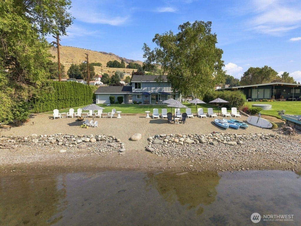 Photo of 663 Riverside Drive, Pateros, WA 98846 (MLS # 2575119)