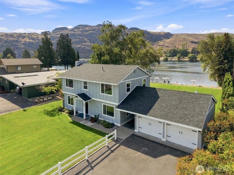 Photo of 663 Riverside Drive, Pateros, WA 98846 (MLS # 2575119)
