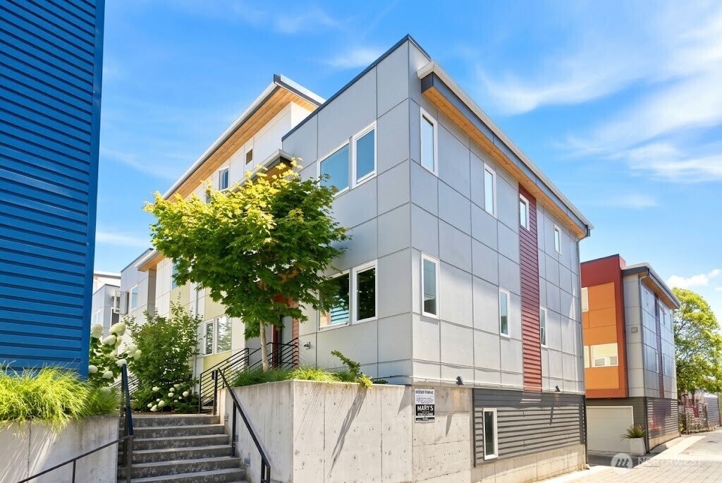 Photo of 12516 15th Avenue NE #A, Seattle, WA 98125 (MLS # 2583031)