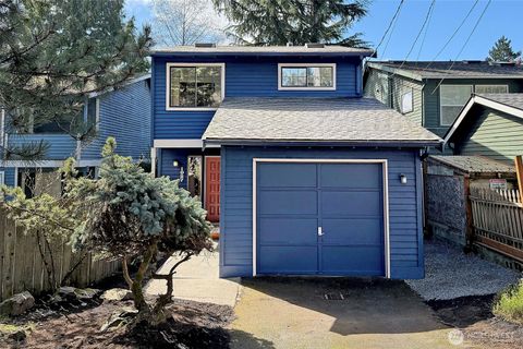 Photo of 1027 NE 113th Street, Seattle, WA 98125 (MLS # 2504122)