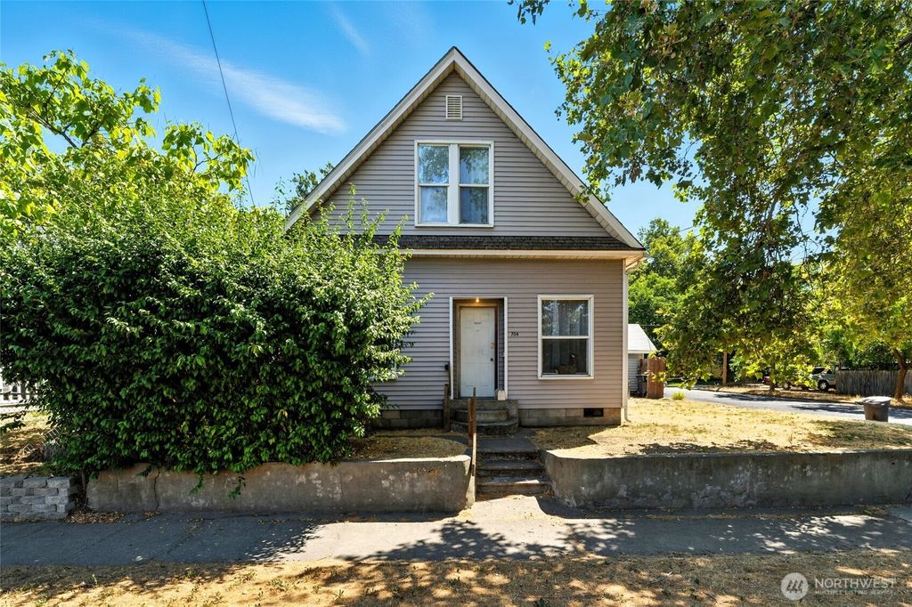 Photo of 704 N Rose Street, Walla Walla, WA 99362 (MLS # 2508624)