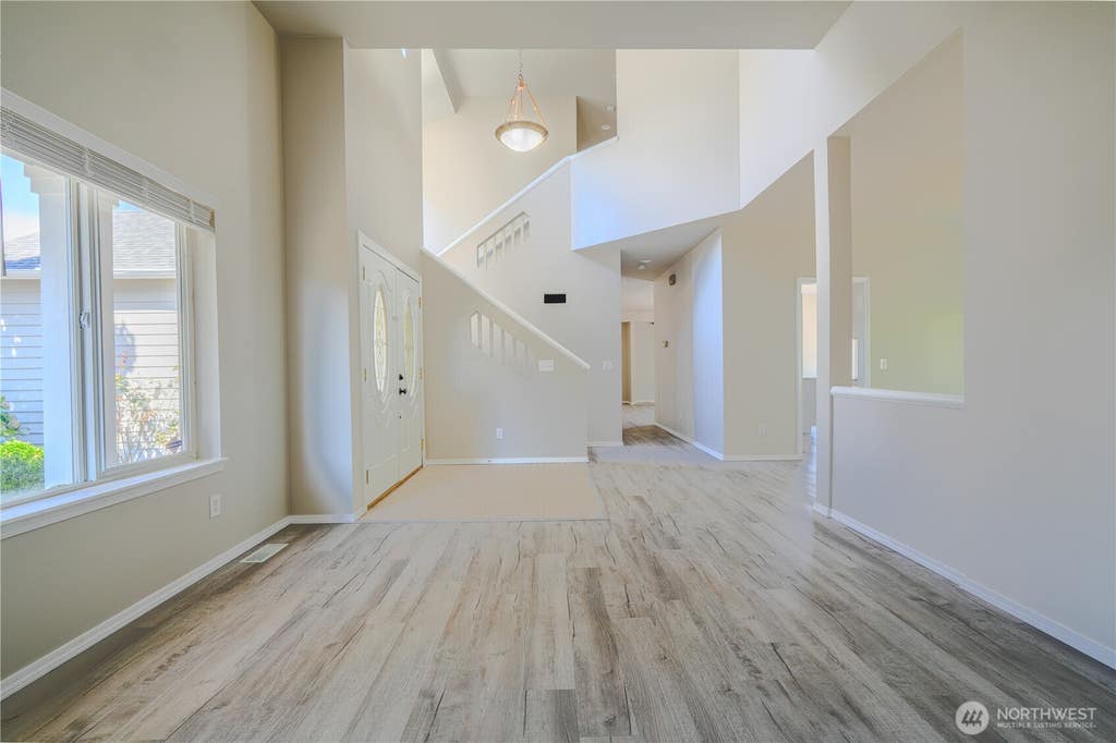 Photo of 19500 6th Avenue S, Des Moines, WA 98148 (MLS # 2567656)