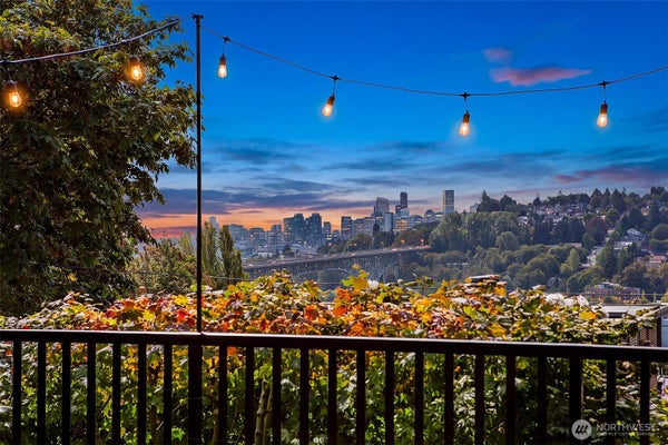 3951 EVANSTON AVE N, SEATTLE, WA 98103 - Image b2b7b8f6099d2f8ad5a155f2b2f0f408/2189509831
